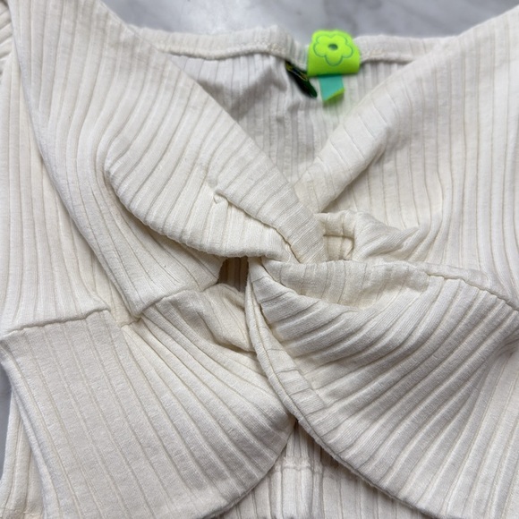 Farm Rio Cream Ribbed Flutter Sleeve Crop Top P(XS) - Picture 9 of 12